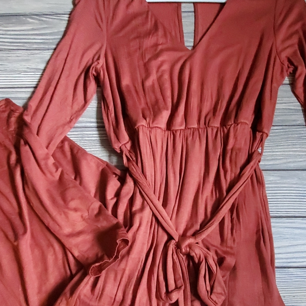 ๐ Long Sleeve Rust Maxi Dress - Picture 5 of 5